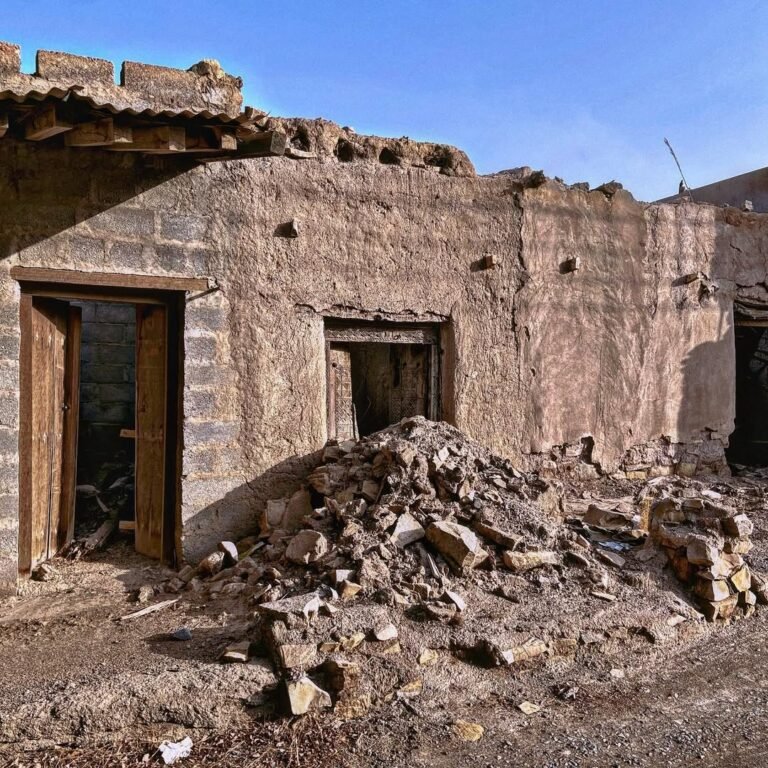 السوق التجاري ببلدة العراقي قديماً - ولاية عبري